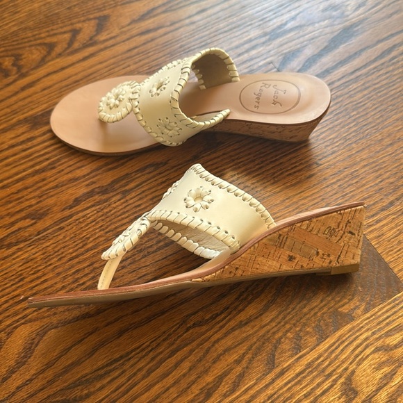 Jack Rogers white laced edging cork wedge thong sandals. Size 6. NWT. - Picture 4 of 6